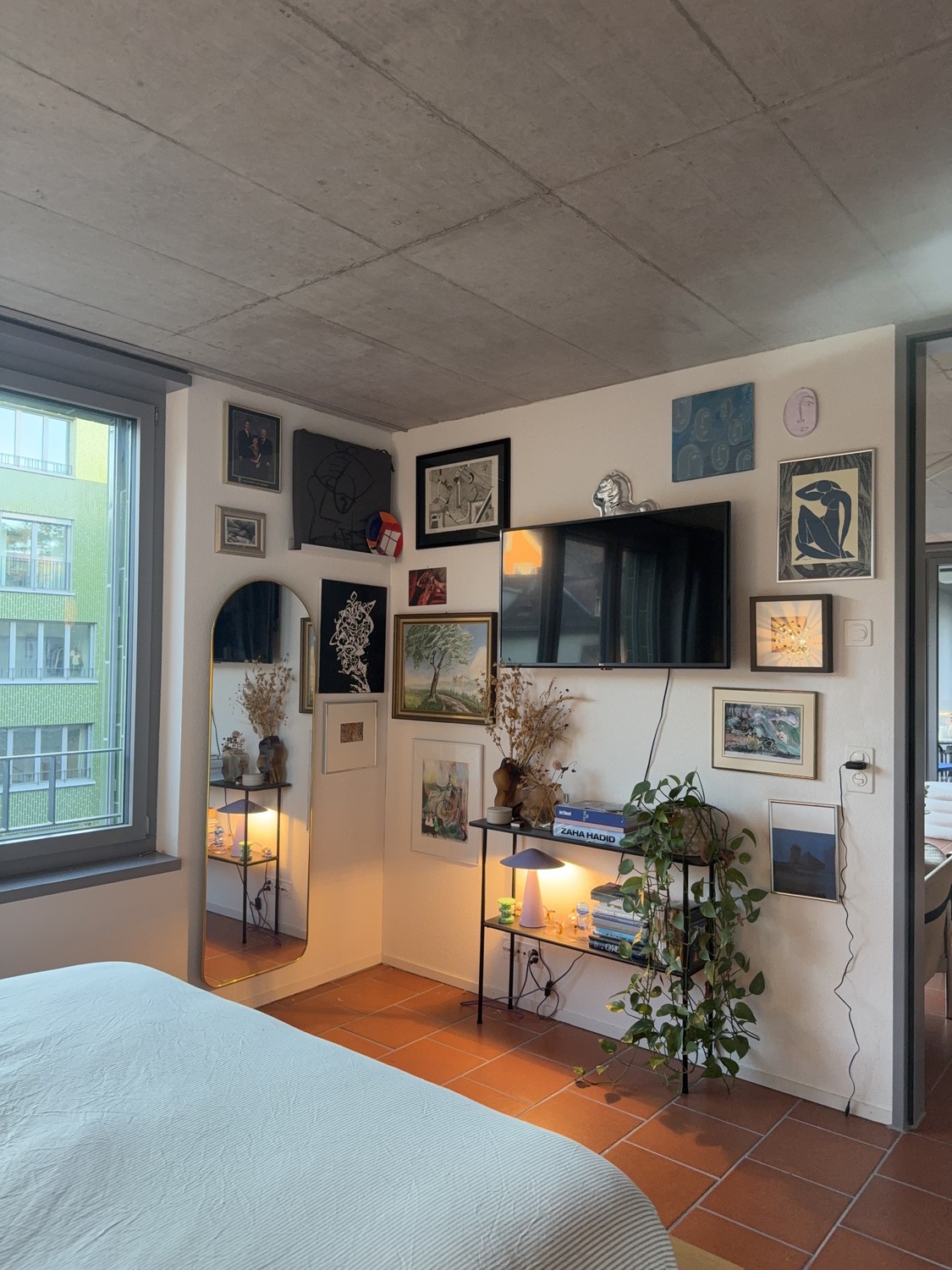 Appartement meublé en sous-location | 24 novembre – 12 janvier

Je loue mon appartement confortable, entièrement meublé, en sous-location du 24 novembre 2026 au 12 janvier 2027. La période peut également être adaptée de manière flexible après accord.

L'appartement est entièrement aménagé et équipé.