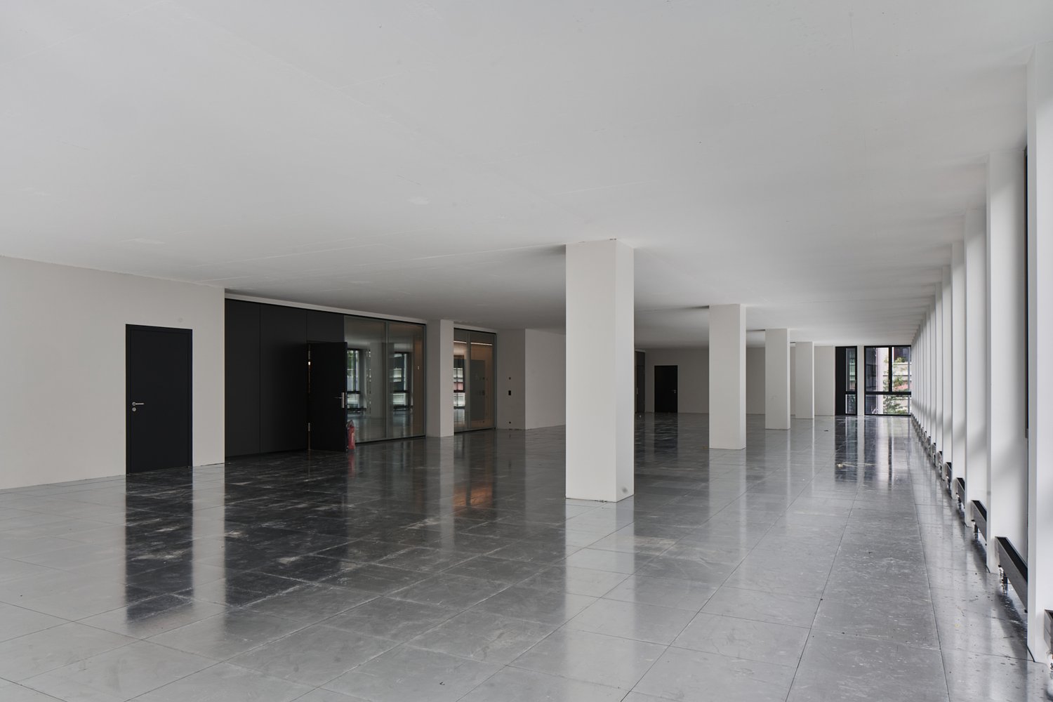 1990m² commercial