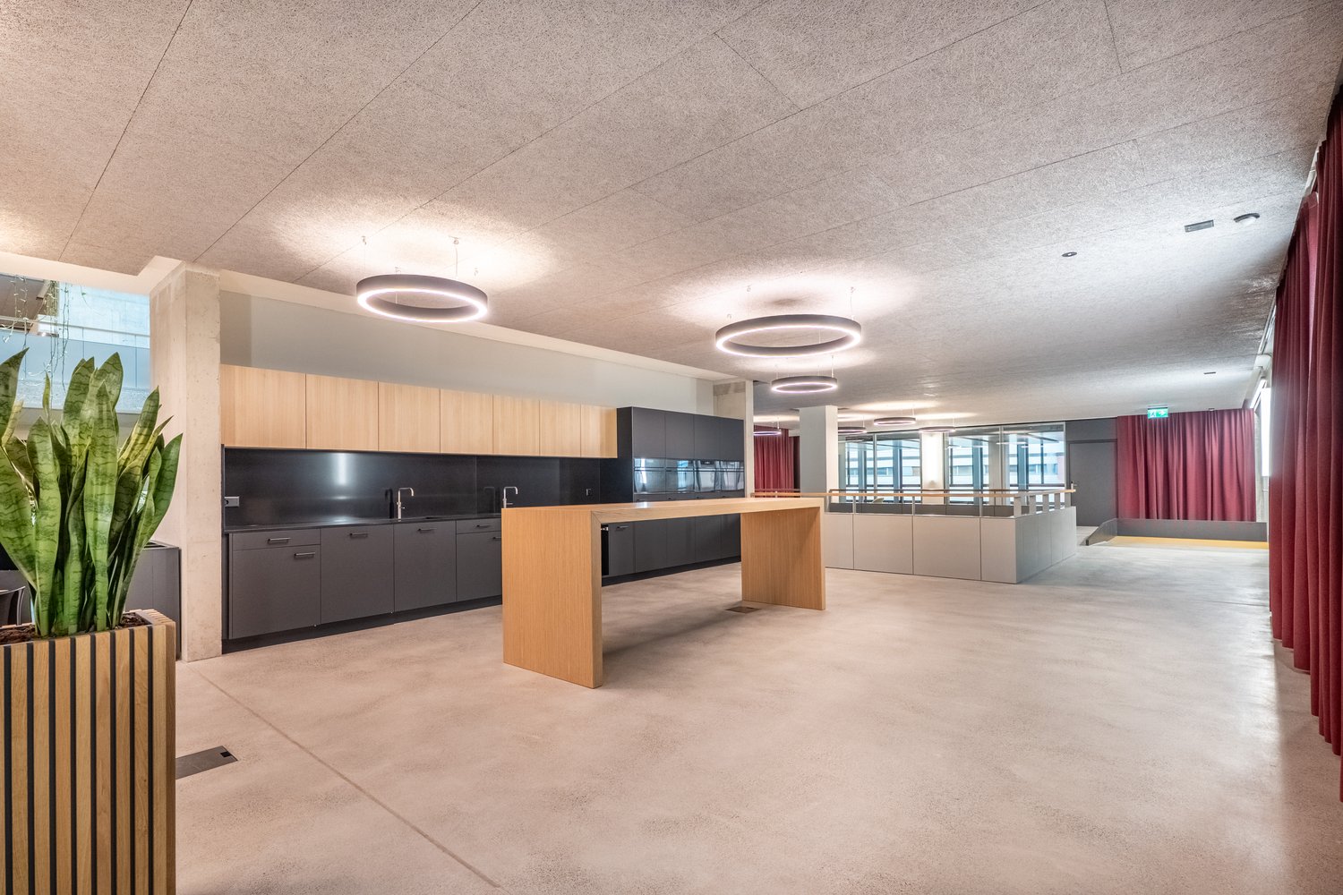 1990m² commercial