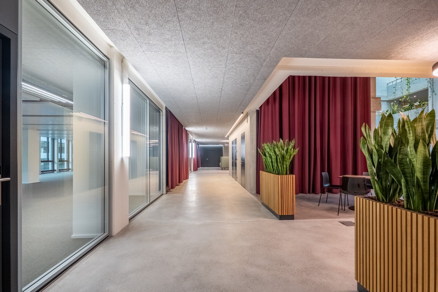 1990m² commercial