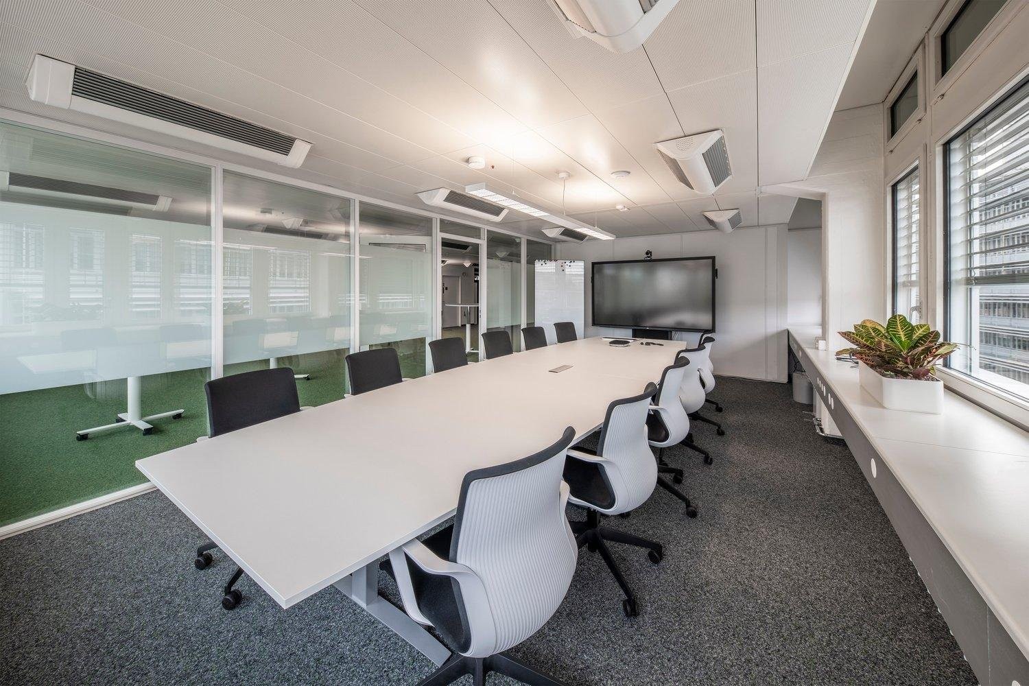 1105m² commercial