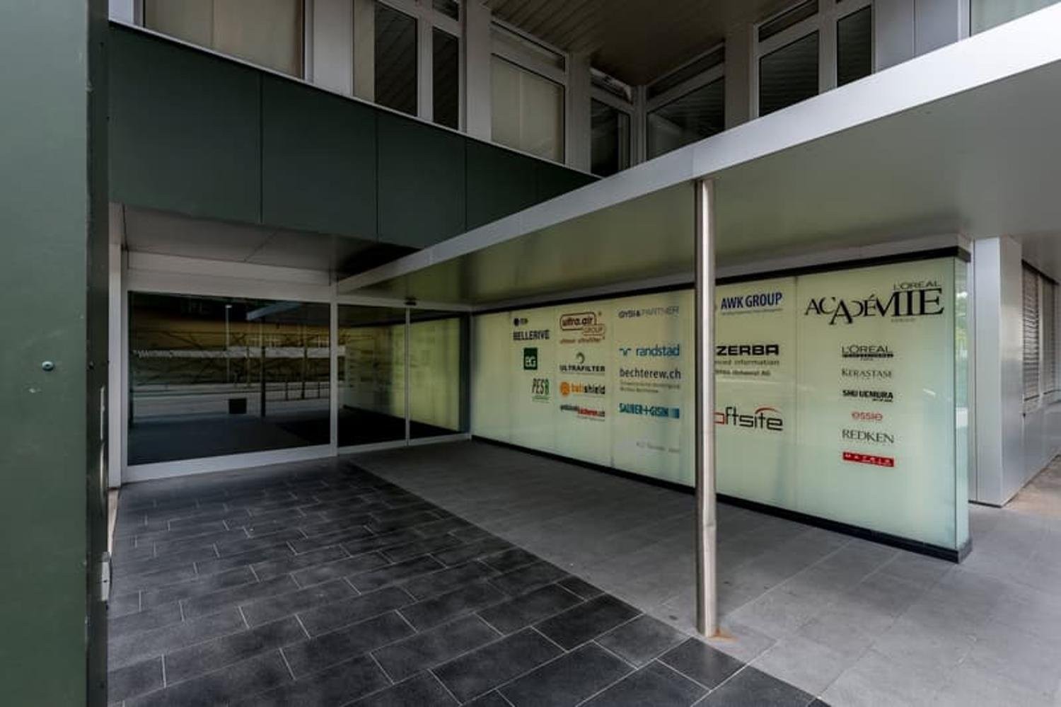 1105m² commercial