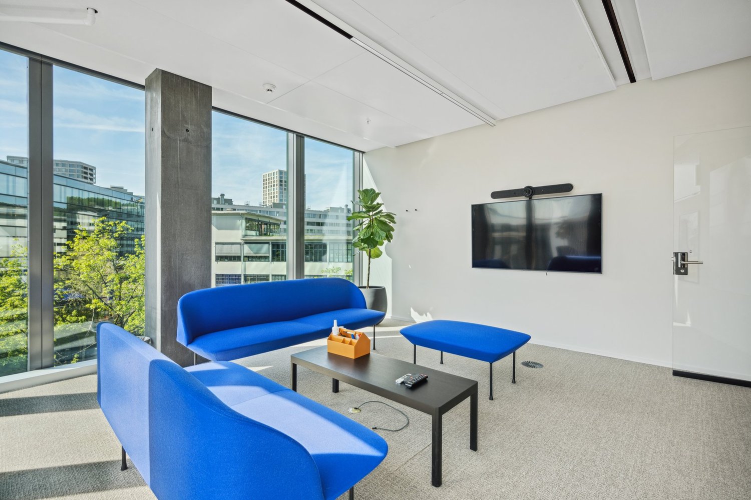 130m² office