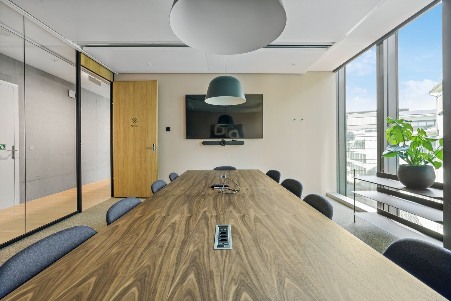 130m² office