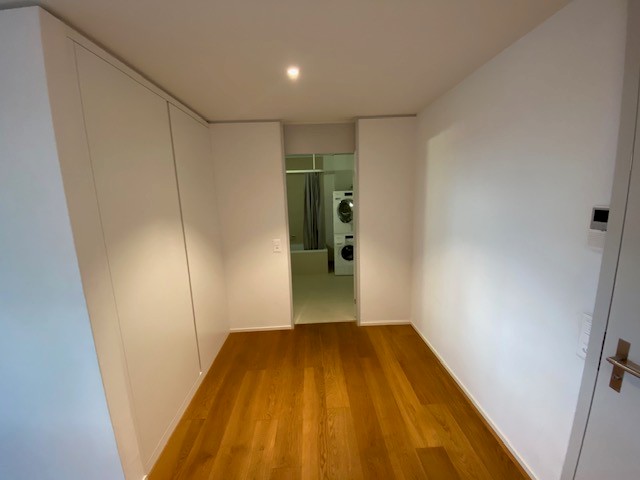 Bright 3.5-room apartment with city view and balcony on the 8th floor