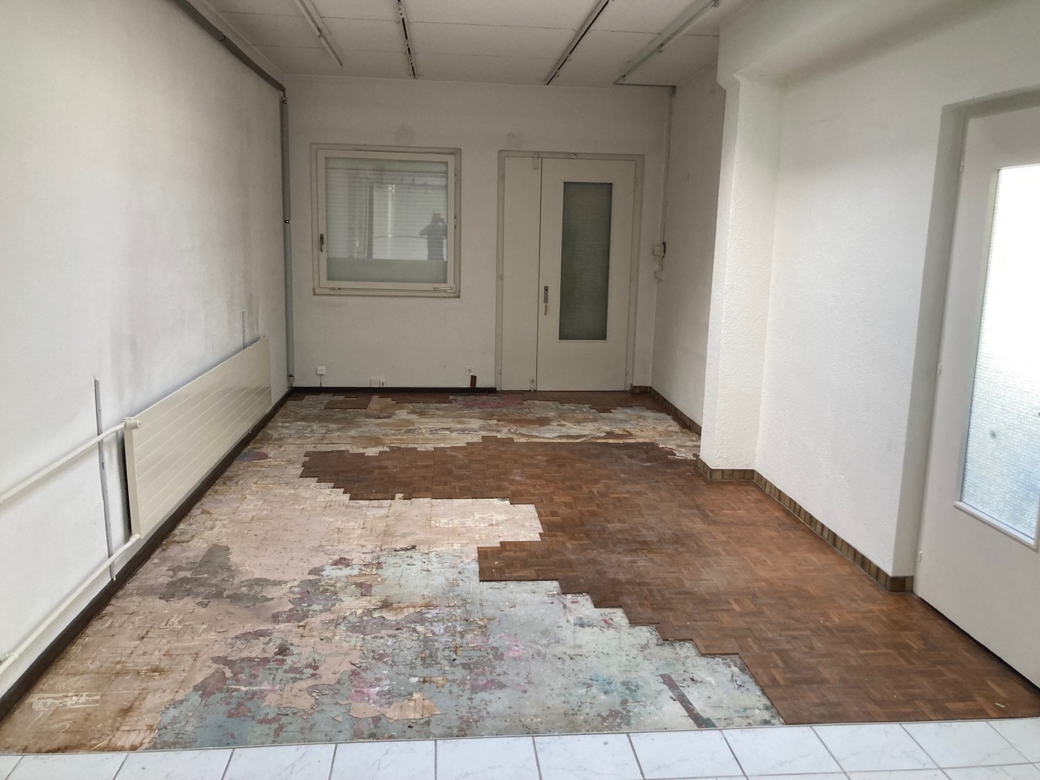 77m² commercial