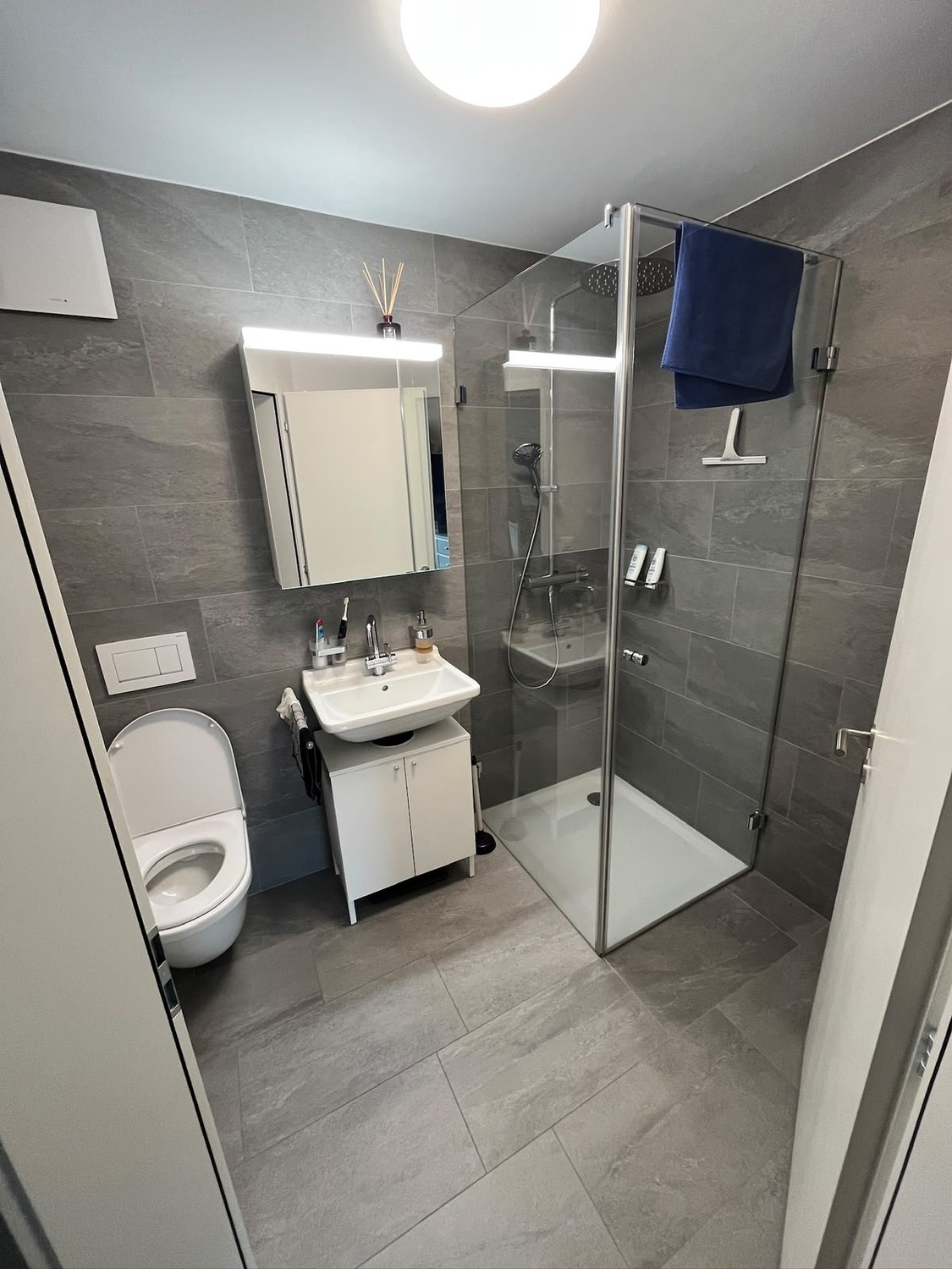 5 rooms apartment