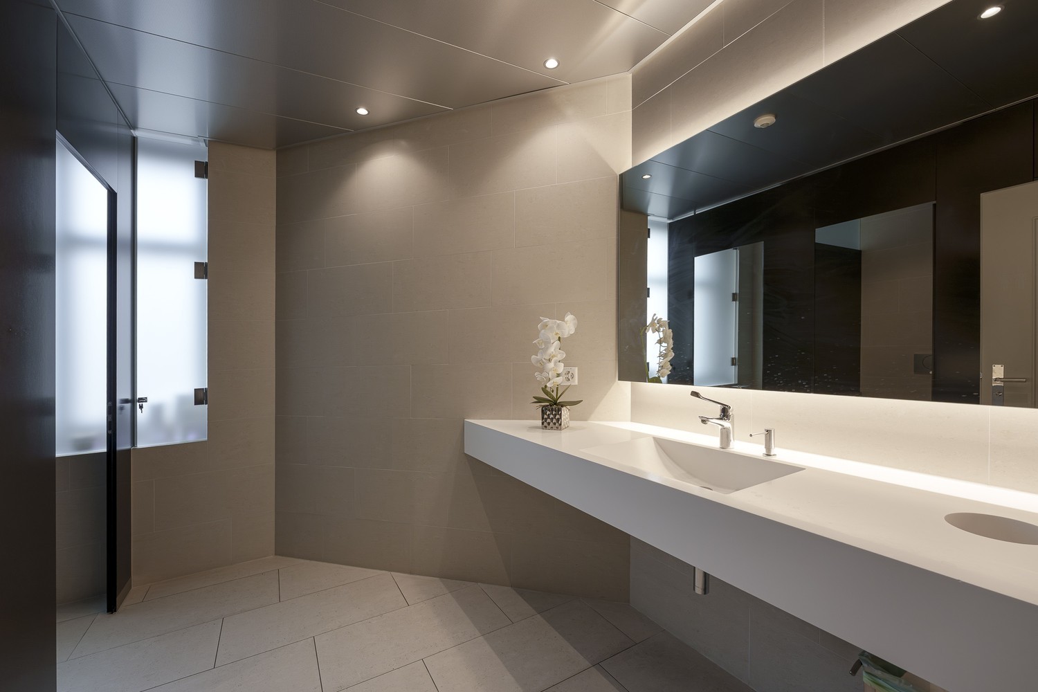 440m² office