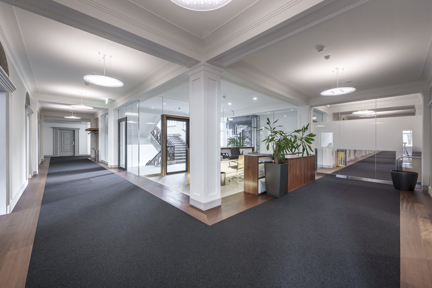 440m² office