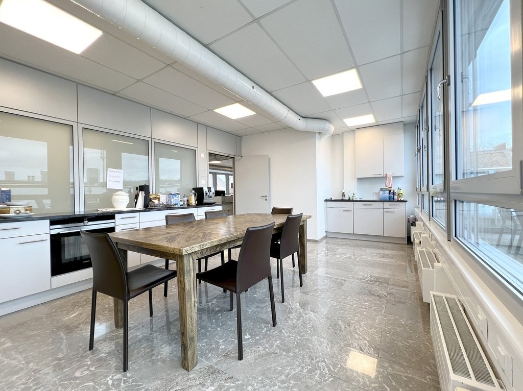 233m² office