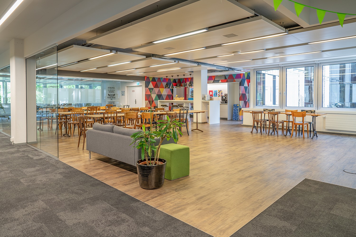 1126m² office