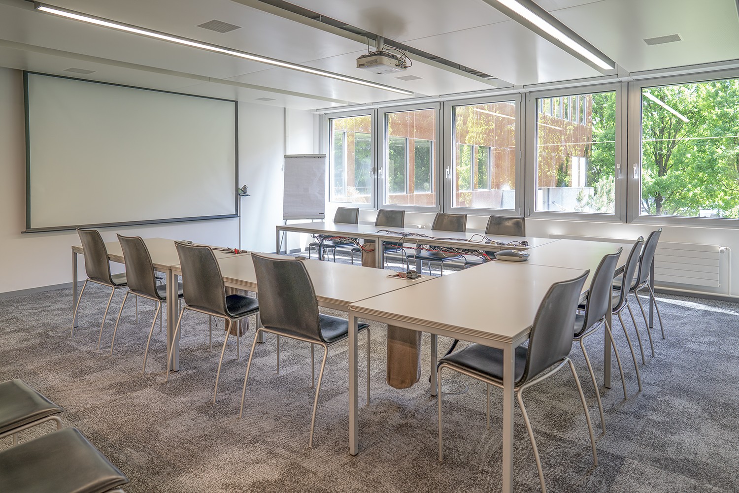 1126m² office