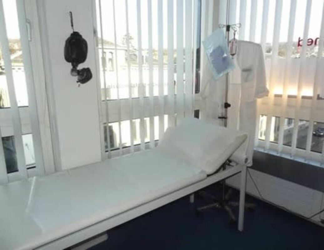220m² commercial, foto 2 di 7