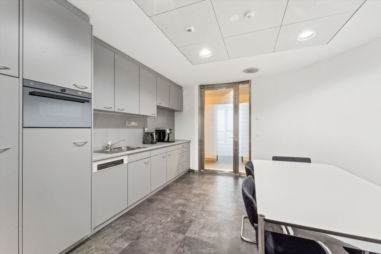 25m² office