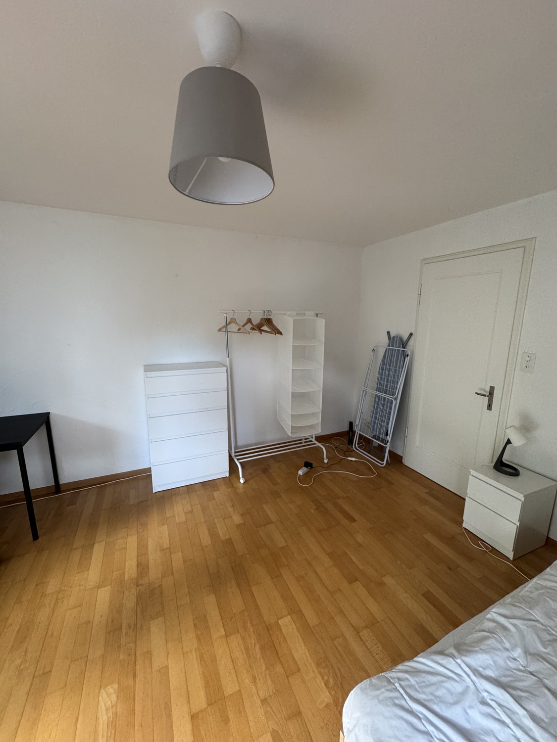 Chambre dans une colocation

Je cherche un locataire pour reprendre ma chambre dès que possible.

Cette belle chambre se trouve à 4 minutes en bus de la gare d'Oerlikon, l'arrêt de bus le plus proche est Neuaffoltern.

Le prix est super bon marché, compte tenu de l'emplacement et de l'accès privé à 