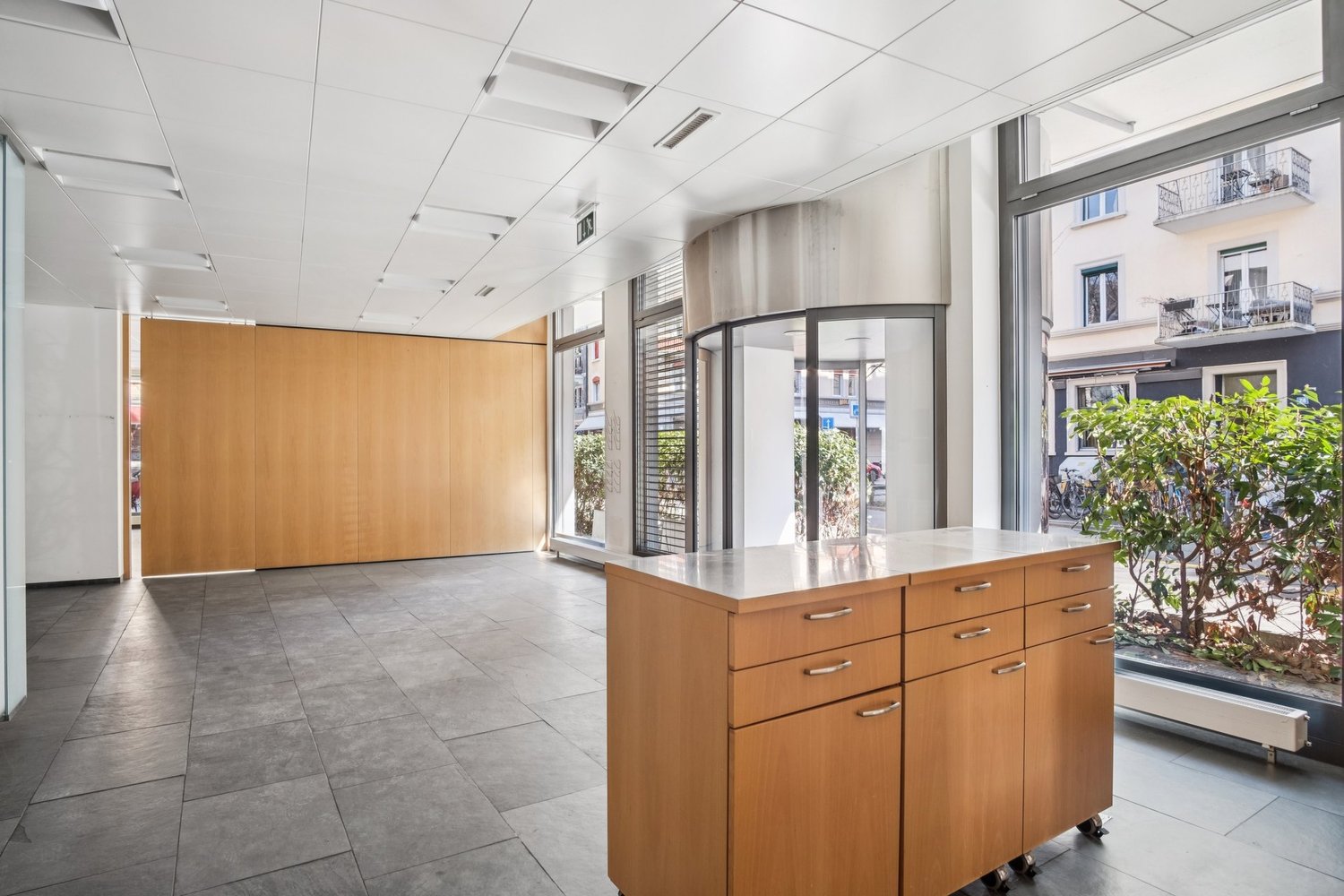 381m² commercial