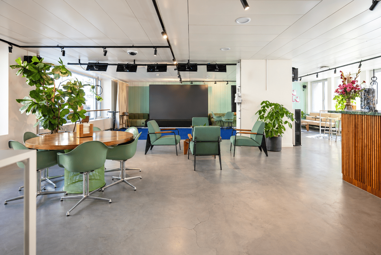 1960m² de bureaux
