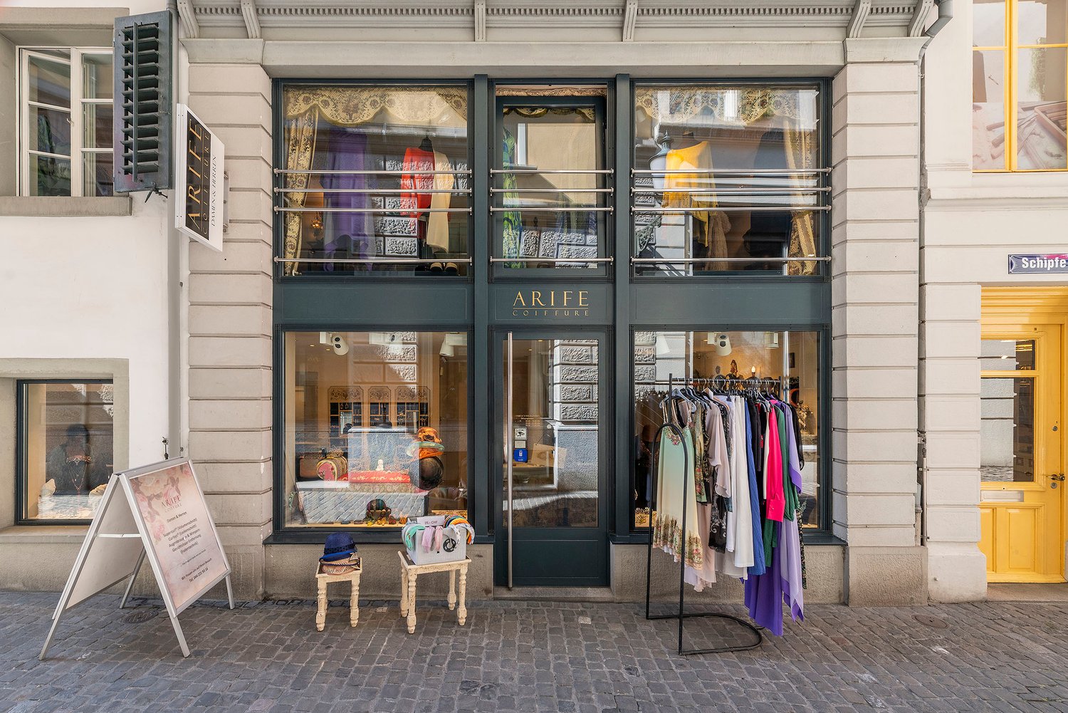 70m² shop