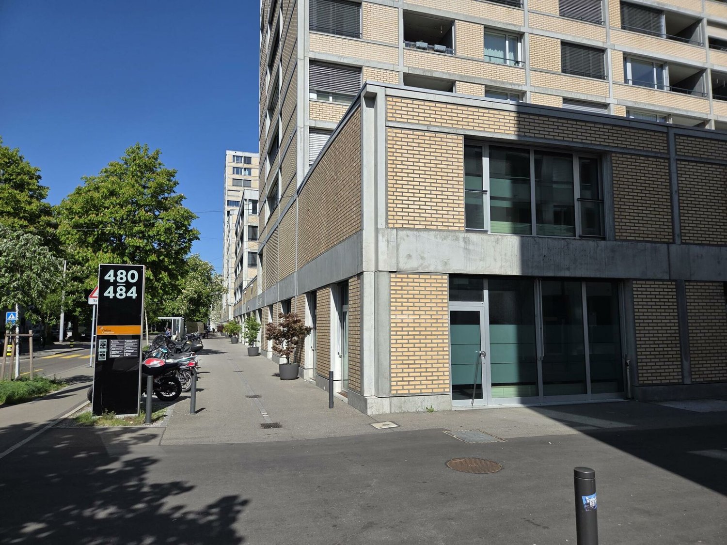 230m² commercial, photo 1 of 10