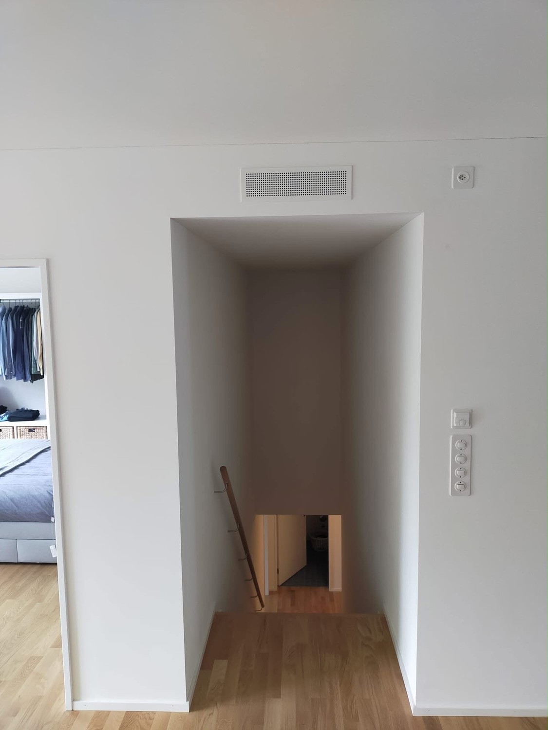 Zimmer in einer Wohngemeinschaft
Suchen Sie nach einem tollen Ort zum Leben in Zürich mit einer unschlagbaren Lage?
Ein Zimmer ist in einer 110m² grossen Wohngemeinschaft in Oerlikon verfügbar, nur 200 Meter vom Bahnhof Oerlikon entfernt 🚆
✨ Eckdaten:
- 110m² Wohnung
- Geteilt mit 2 Personen
, Foto 6 von 8