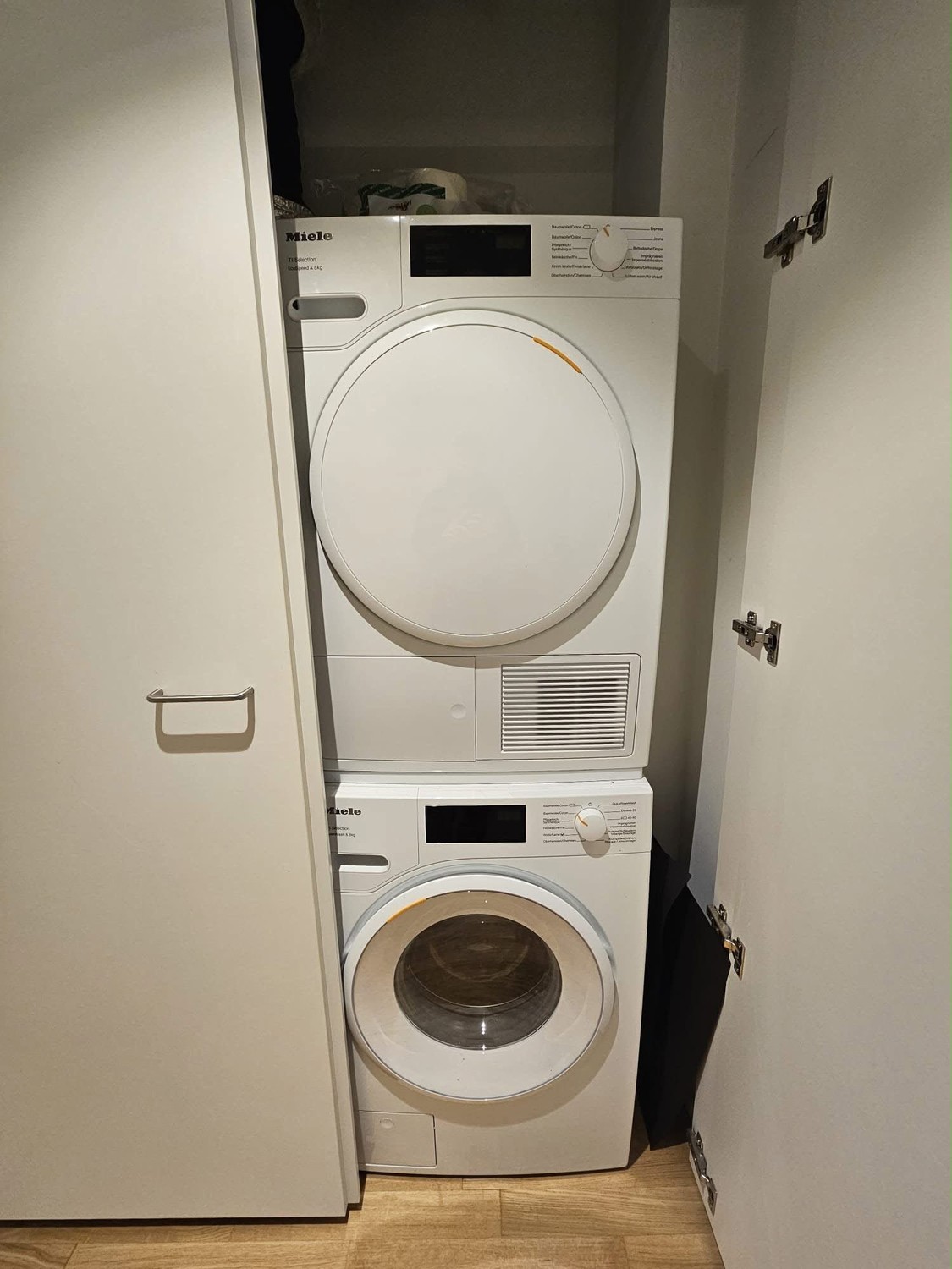 Zimmer in einer Wohngemeinschaft
Suchen Sie nach einem tollen Ort zum Leben in Zürich mit einer unschlagbaren Lage?
Ein Zimmer ist in einer 110m² grossen Wohngemeinschaft in Oerlikon verfügbar, nur 200 Meter vom Bahnhof Oerlikon entfernt 🚆
✨ Eckdaten:
- 110m² Wohnung
- Geteilt mit 2 Personen
, Foto 4 von 8