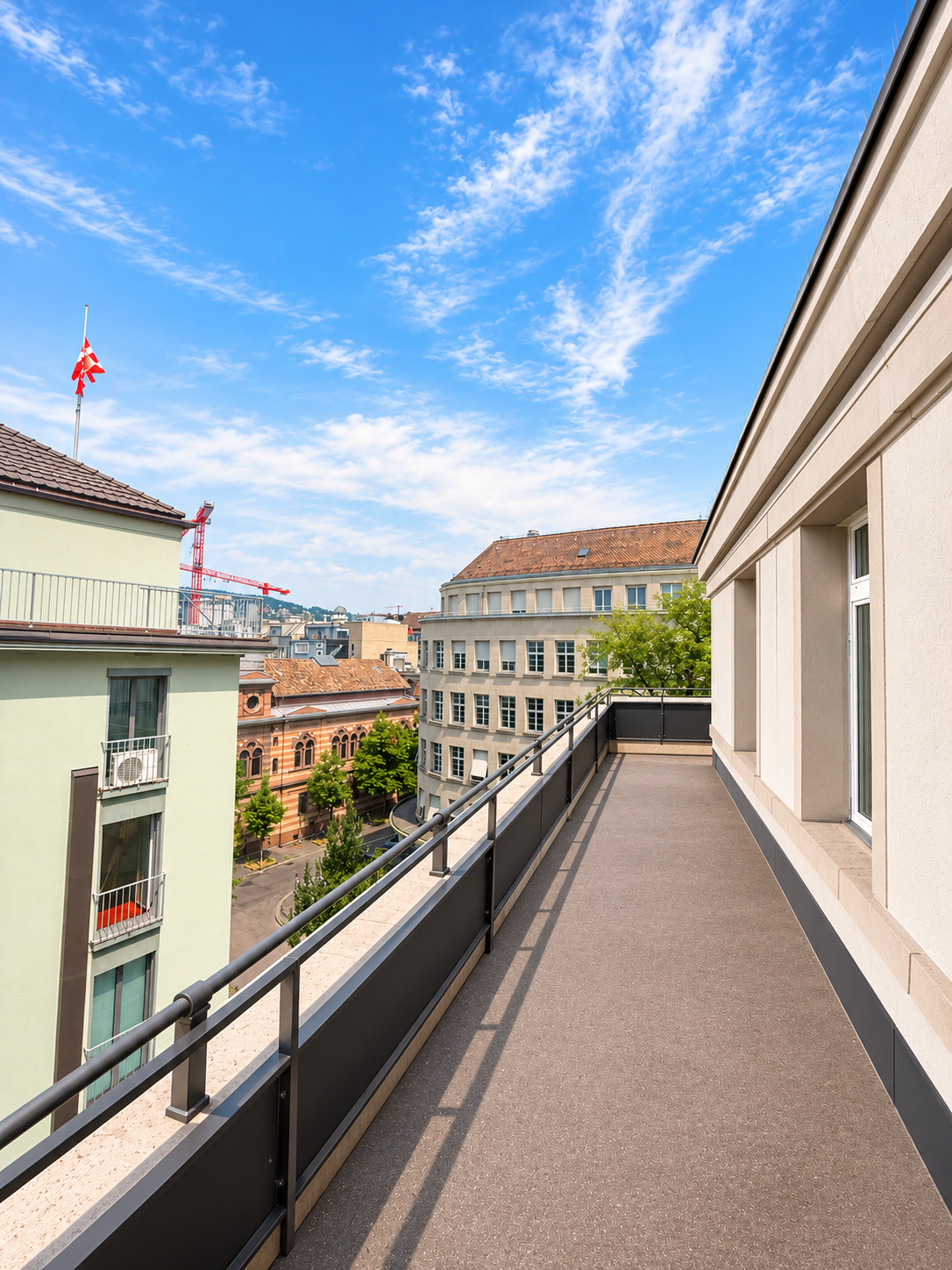 description":"La surface de bureaux attrayante et aménagée dans l'immeuble commercial fraîchement rénové Sihlporte est adaptée à un gestionnaire de fortune ou à une société de conseil. Devenez le voisin d'avocats, de sociétés de conseil de renommée internationale et de magasins intéressants.

La sur
