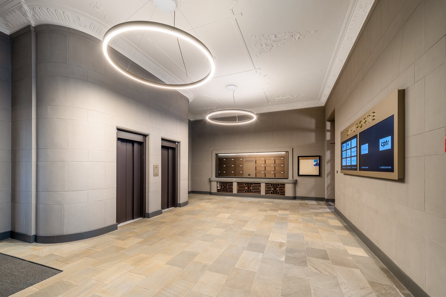 description":"La surface de bureaux attrayante et aménagée dans l'immeuble commercial fraîchement rénové Sihlporte est adaptée à un gestionnaire de fortune ou à une société de conseil. Devenez le voisin d'avocats, de sociétés de conseil de renommée internationale et de magasins intéressants.

La sur
