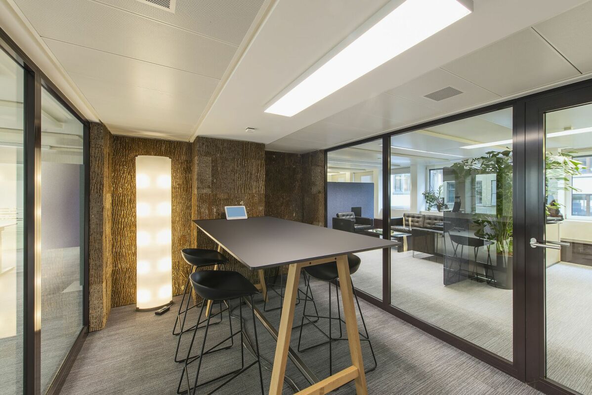 180m² office