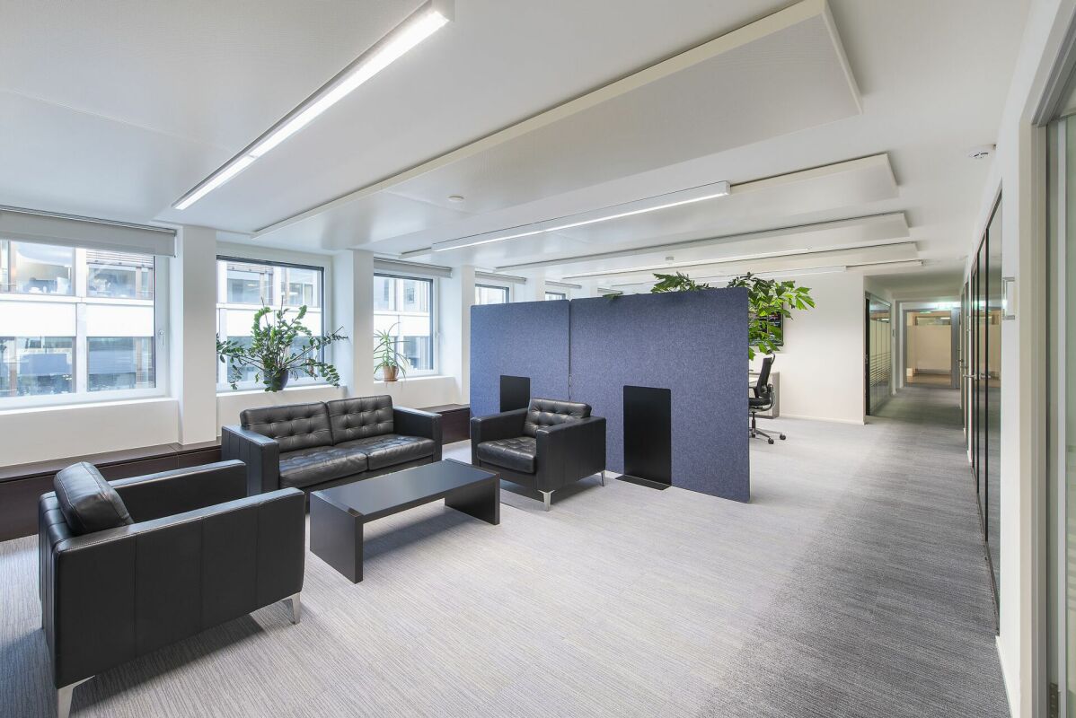 180m² office