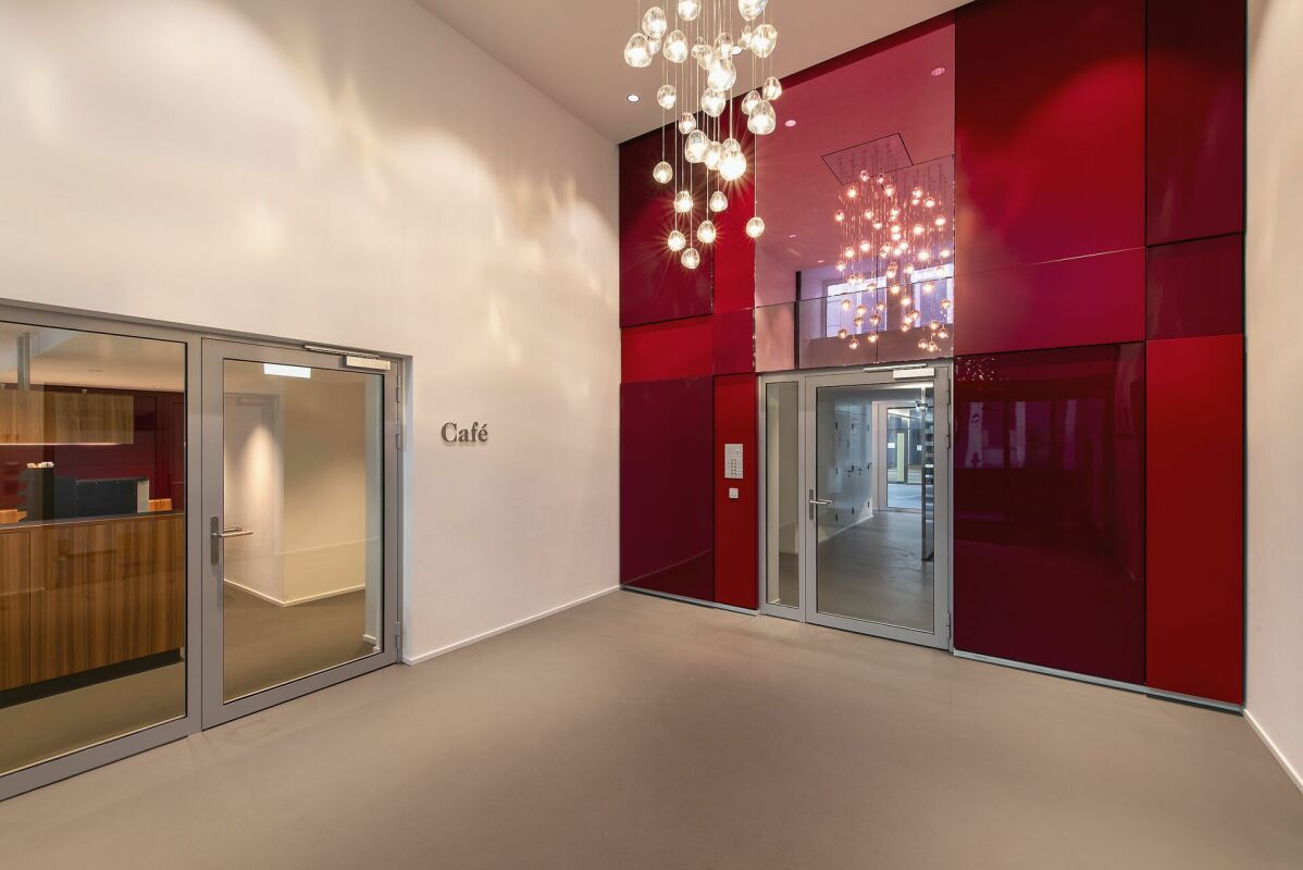 180m² office