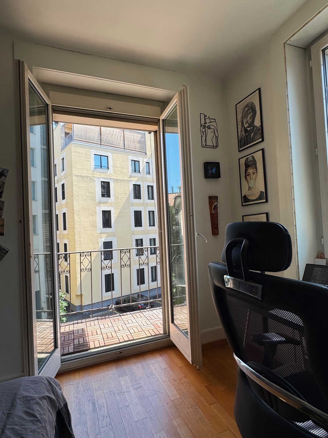 Zimmer in einer WG

Ich suche zwei freundliche neue Mitbewohner für unsere Wohnung in Zürich! 

Zwei meiner aktuellen Mitbewohner schlagen neue, spannende Kapitel auf — einer zieht nach NYC und der andere zieht zu seiner Partnerin — daher suche ich zwei tolle Menschen, die die Wohnung zu ihrem neuen