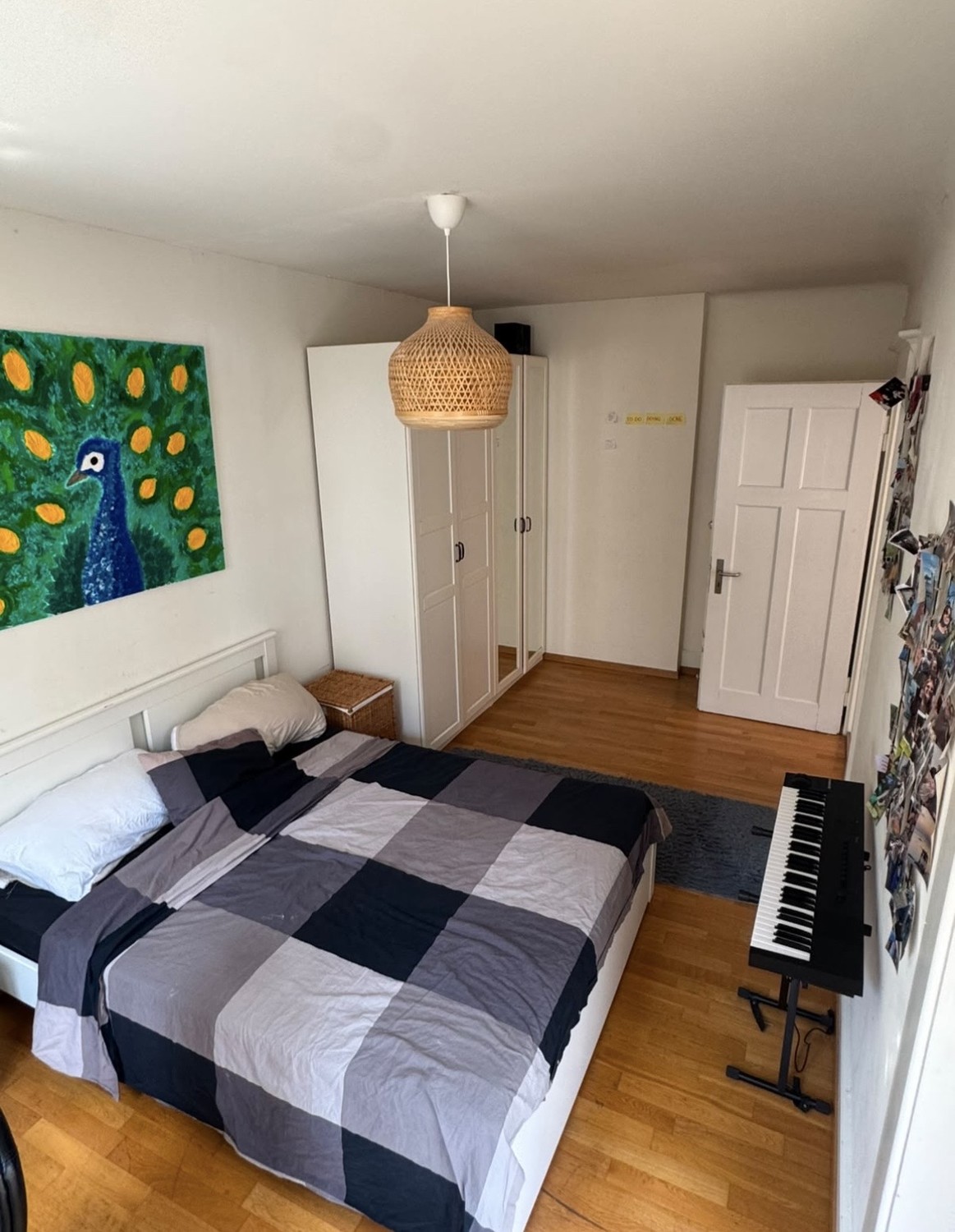 Zimmer in einer WG

Ich suche zwei freundliche neue Mitbewohner für unsere Wohnung in Zürich! 

Zwei meiner aktuellen Mitbewohner schlagen neue, spannende Kapitel auf — einer zieht nach NYC und der andere zieht zu seiner Partnerin — daher suche ich zwei tolle Menschen, die die Wohnung zu ihrem neuen