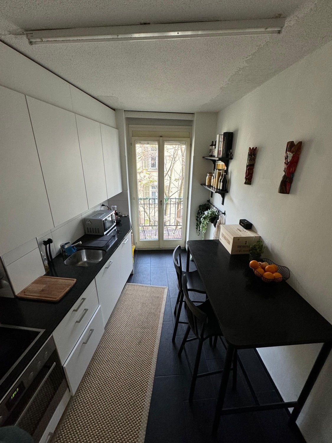 Zimmer in einer WG

Ich suche zwei freundliche neue Mitbewohner für unsere Wohnung in Zürich! 

Zwei meiner aktuellen Mitbewohner schlagen neue, spannende Kapitel auf — einer zieht nach NYC und der andere zieht zu seiner Partnerin — daher suche ich zwei tolle Menschen, die die Wohnung zu ihrem neuen