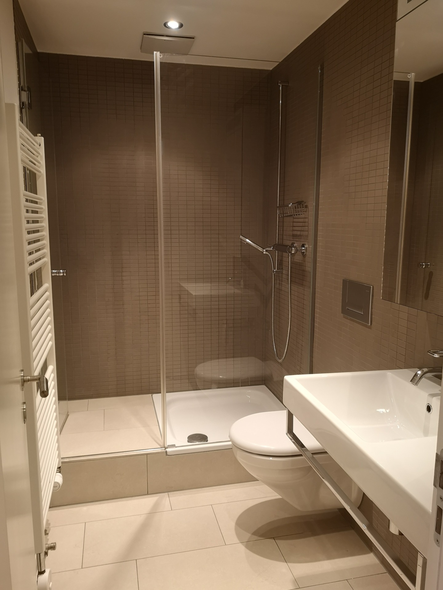 5 rooms apartment