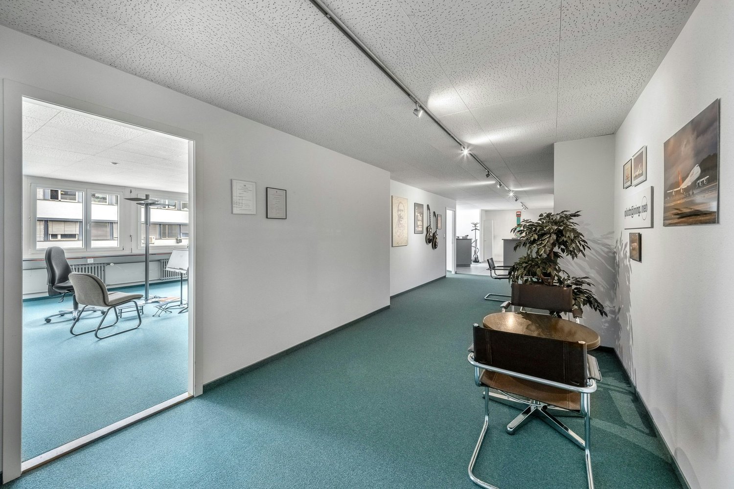 135m² office
