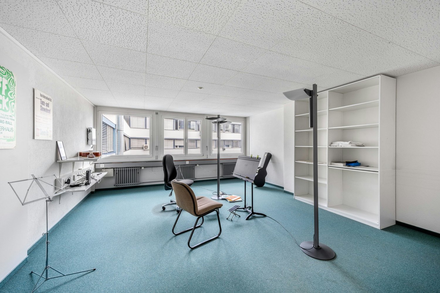 135m² office