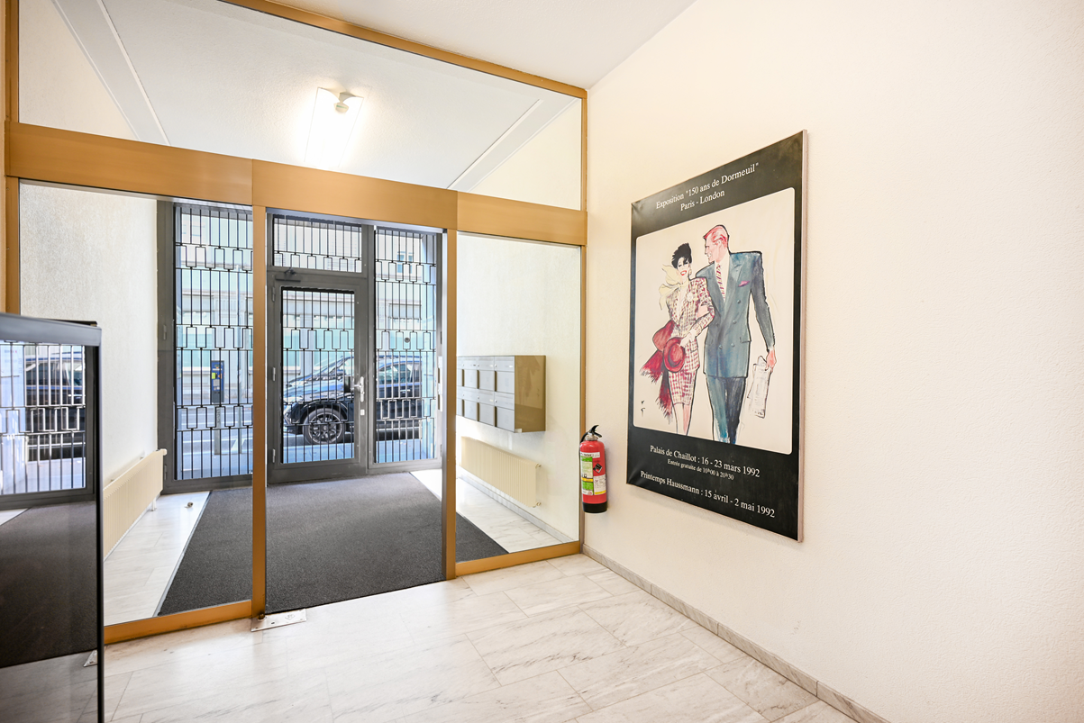 103m² office