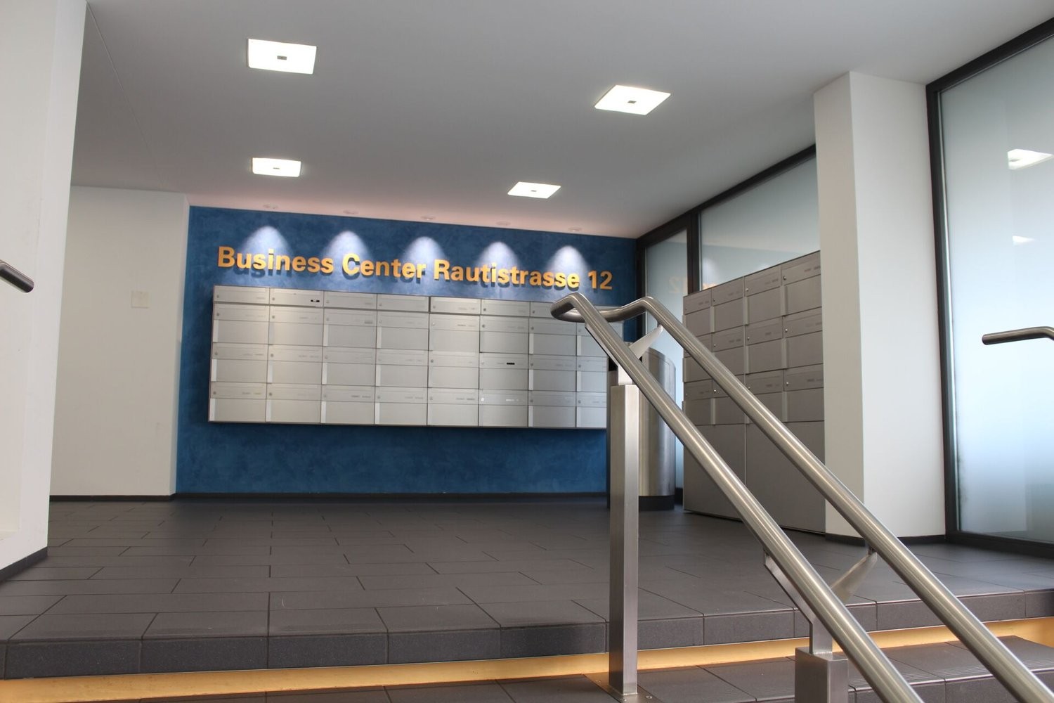 180m² office