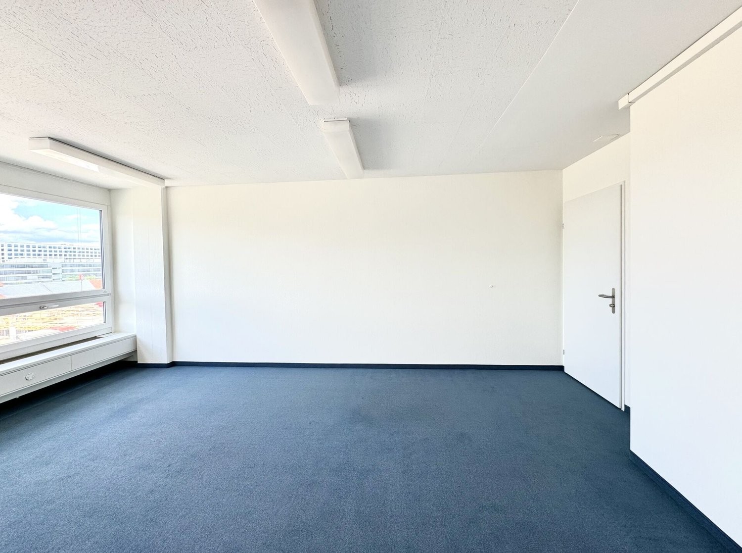 180m² office