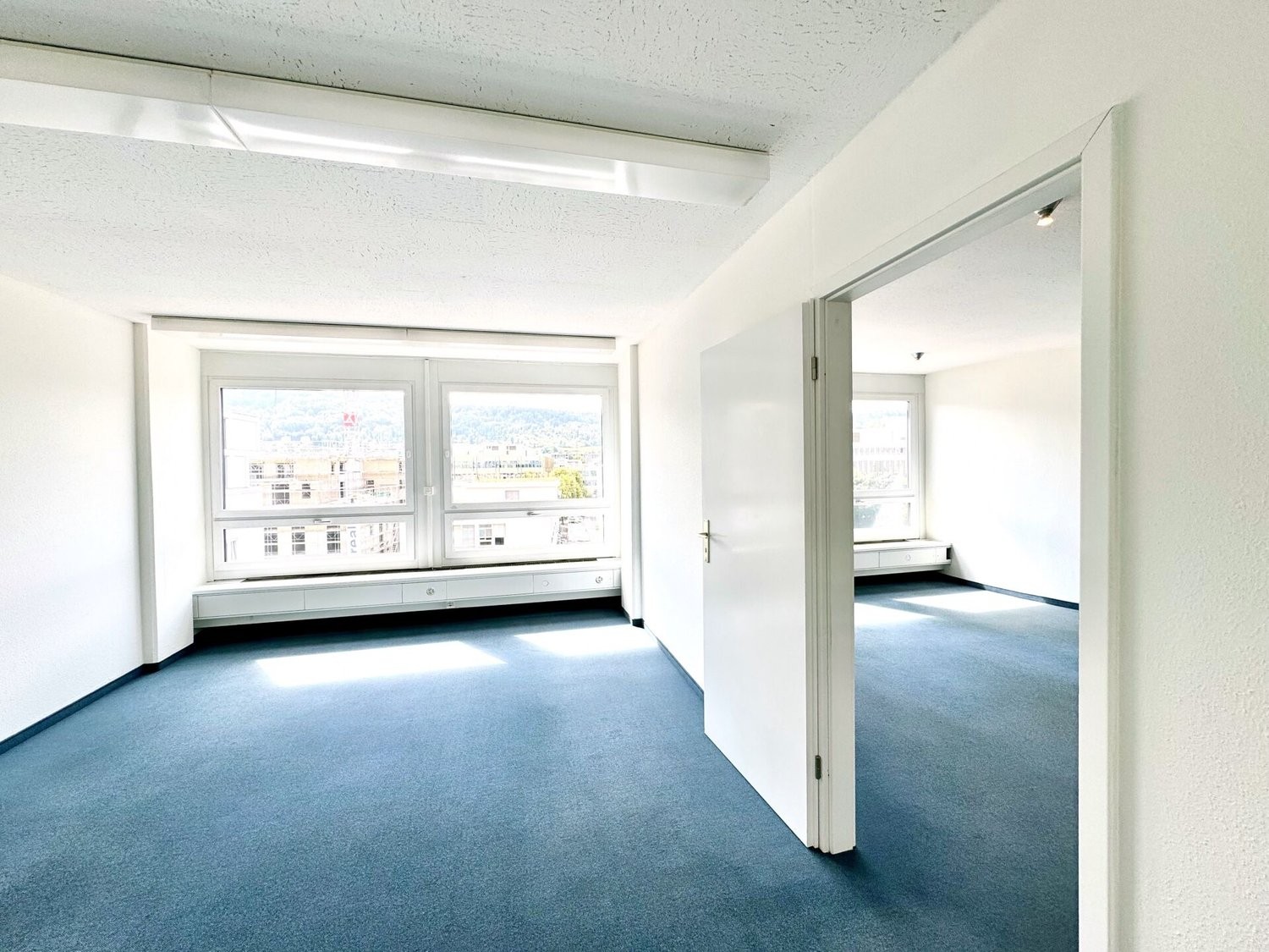 180m² office
