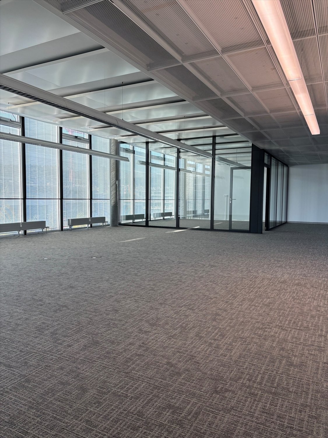191m² office