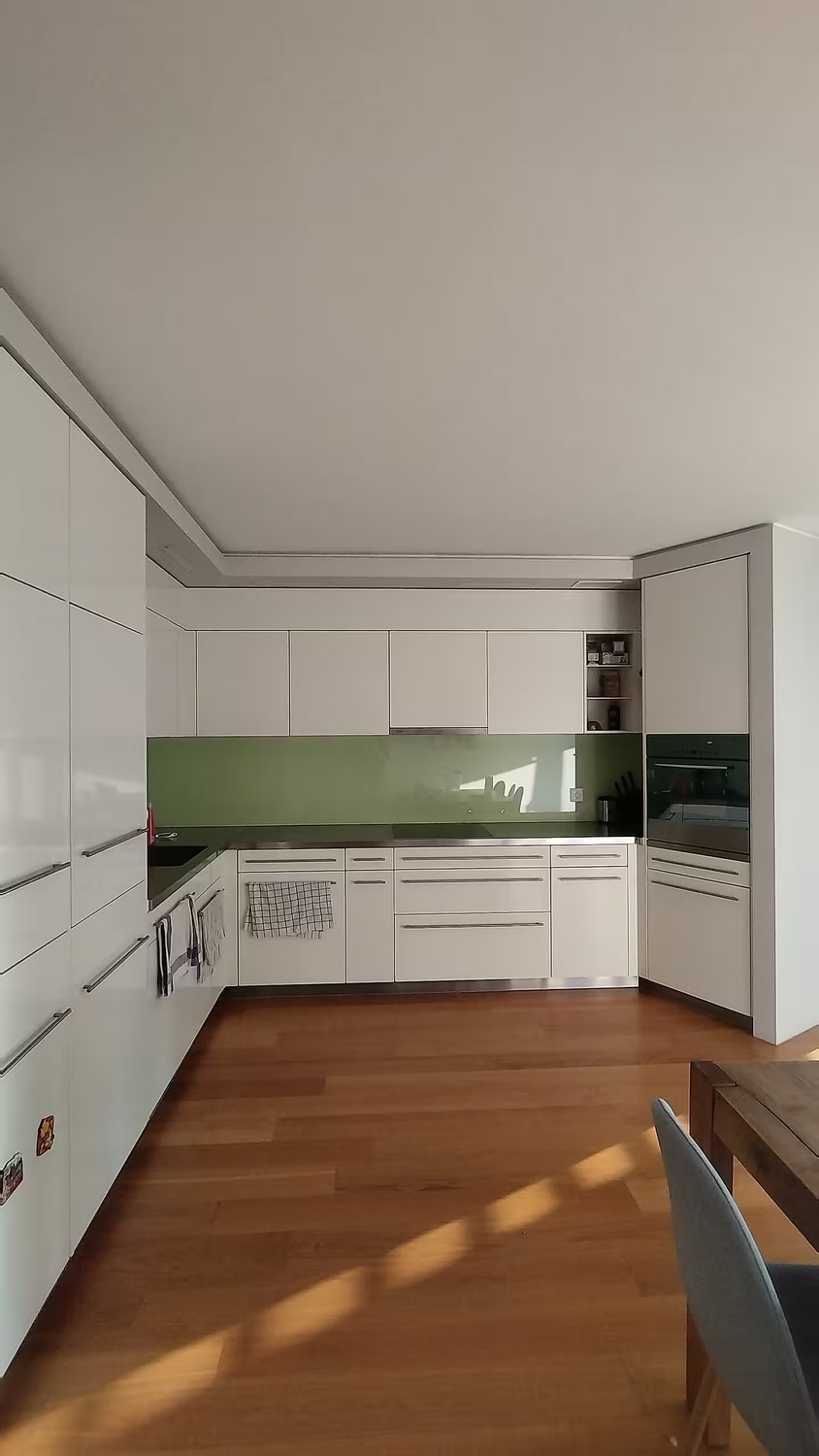 Chambre dans une colocation
Disponible d'octobre à décembre (séjour minimum de 1 mois) : une magnifique chambre privée dans un appartement en colocation moderne, avec votre propre salle de bain et votre propre réfrigérateur pour un confort maximum. Vous vivrez avec deux colocataires super cool dans, photo 6 sur 7