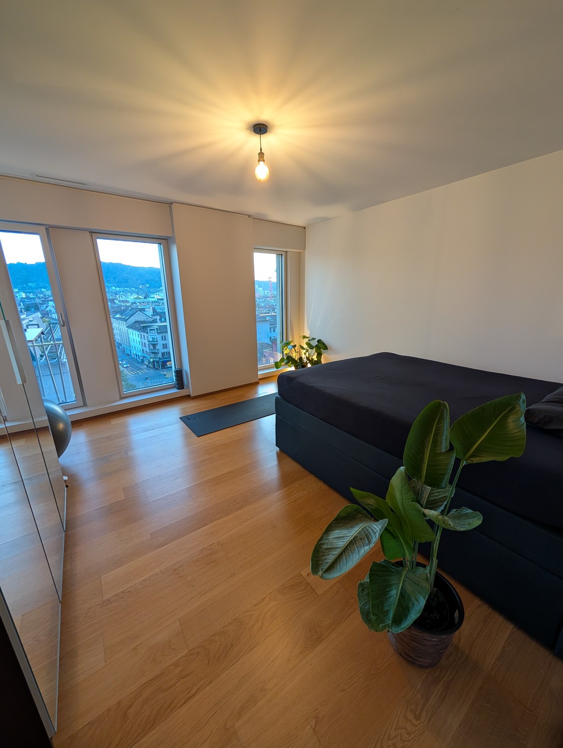 Chambre dans une colocation
Disponible d'octobre à décembre (séjour minimum de 1 mois) : une magnifique chambre privée dans un appartement en colocation moderne, avec votre propre salle de bain et votre propre réfrigérateur pour un confort maximum. Vous vivrez avec deux colocataires super cool dans, photo 1 sur 7