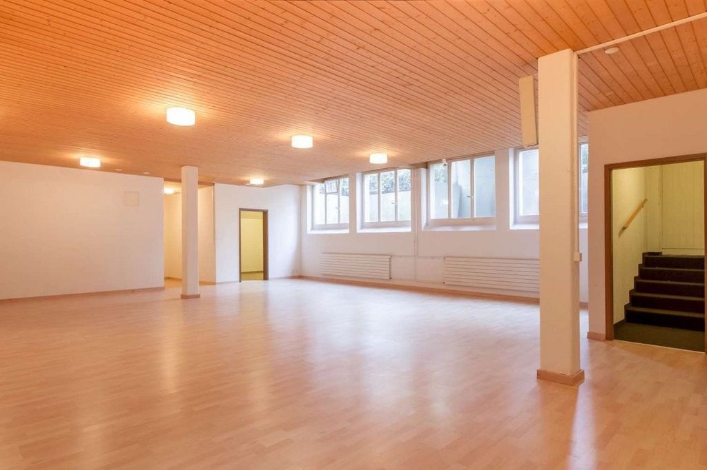 130m² commercial