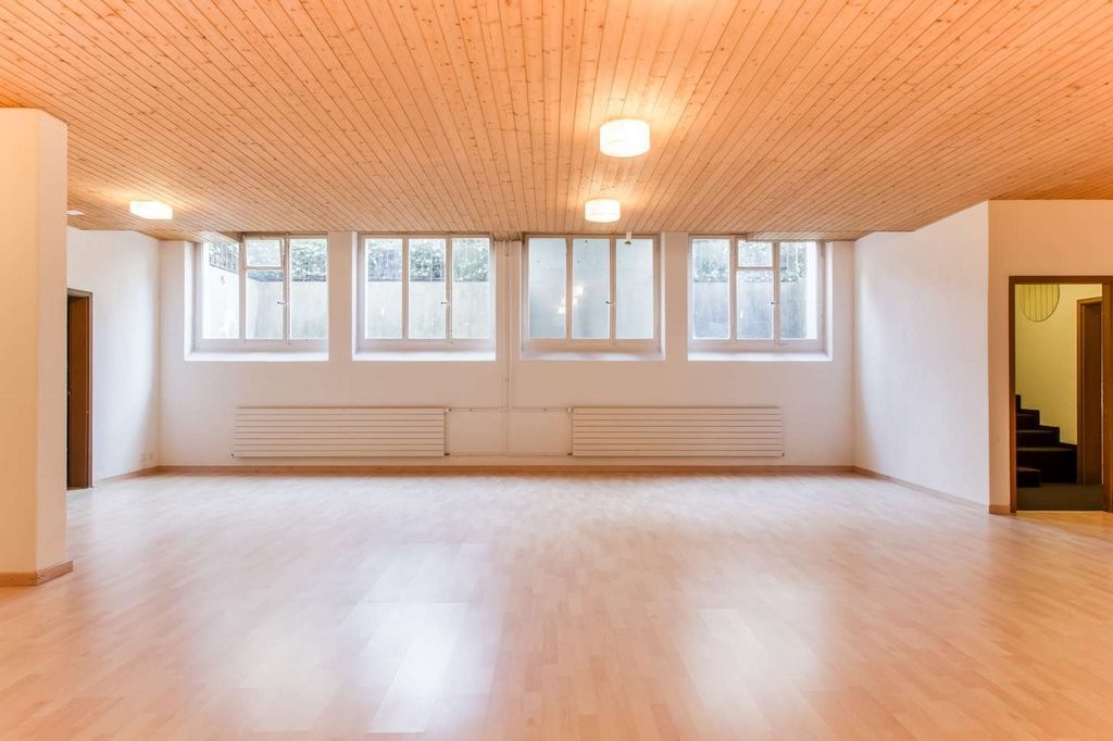 130m² commercial