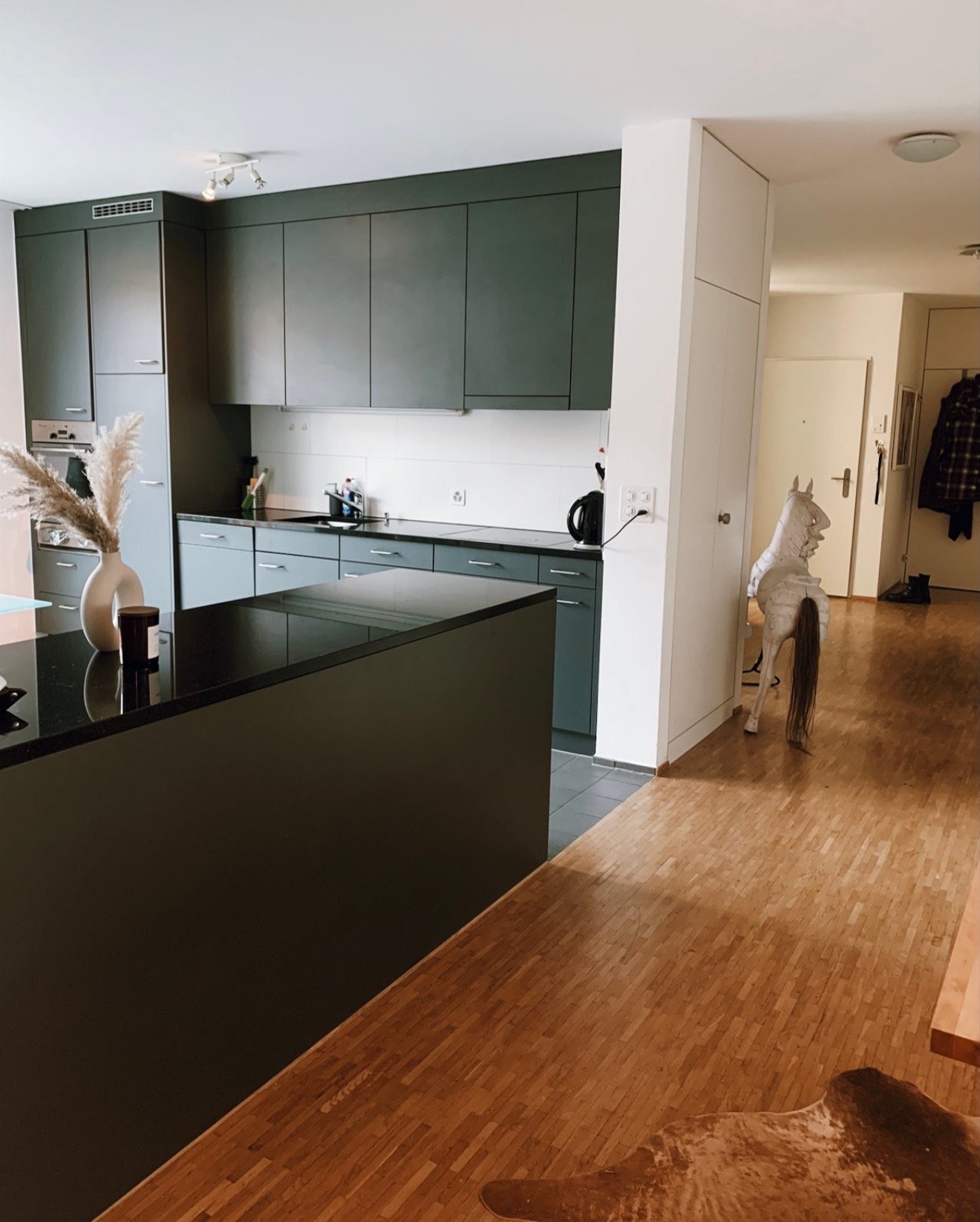 Chambre en colocation

Tu cherches un chez-toi à court terme à Zürich ? Et tu n'es pas un rabat-joie de Noël ? Alors continue ta lecture !

Recherche colocataire à partir du 1. November – Zürich Kreis 12, près de Stettbach

Tu es nouveau à Zürich, tu commences un nouvel emploi ou tu cherches simplem