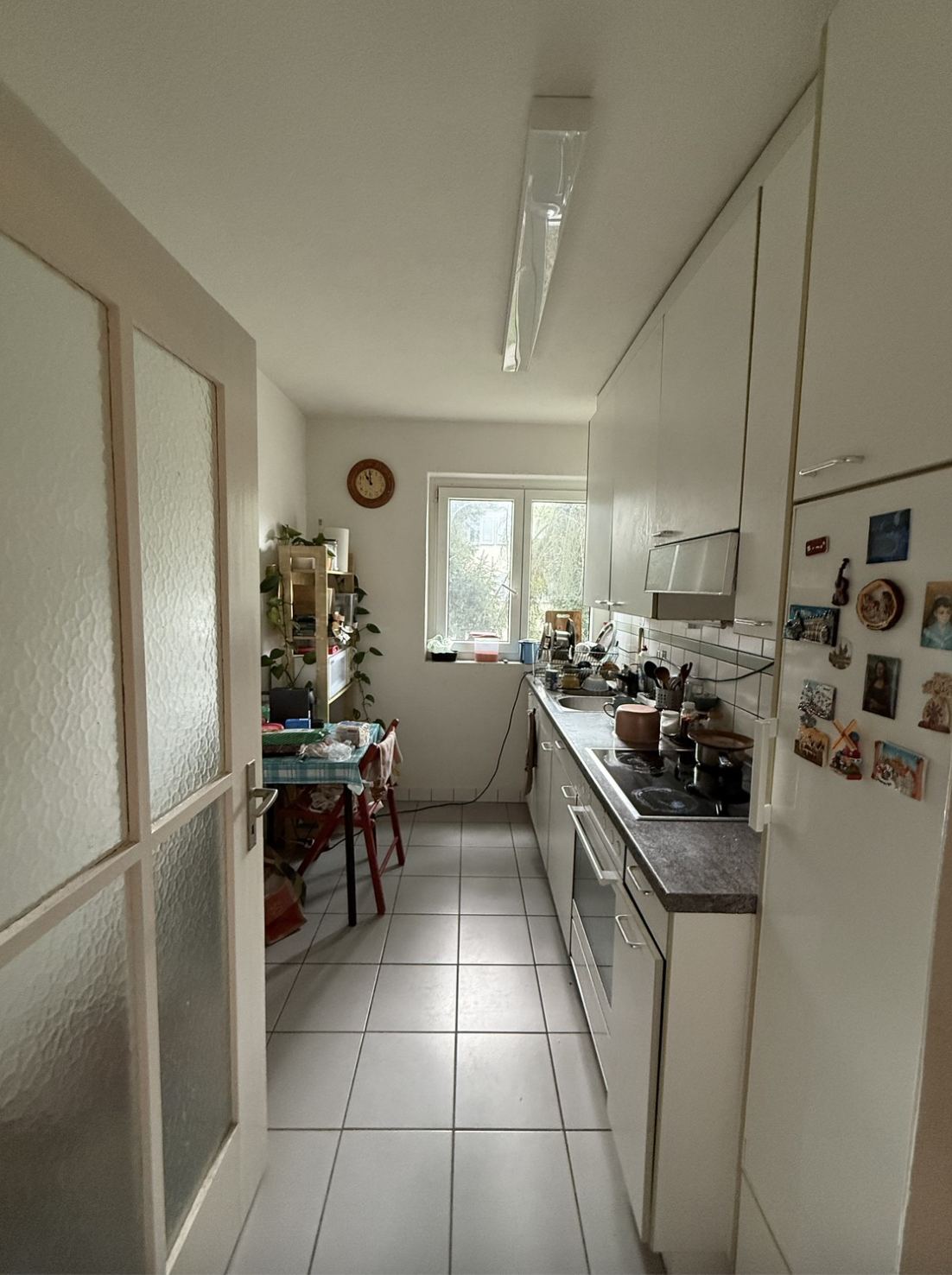 Chambre dans une colocation

Disponible jusqu'au 2 décembre. Il y a une autre colocataire, qui fait un doctorat à l'ETH.

À 2-3 min à pied des arrêts de bus. À 5 min à pied de la gare d'Affoltern. Zurich HB est à 24 min en train. Marché de produits turcs en face de la maison. Migros, Coop et Denner 