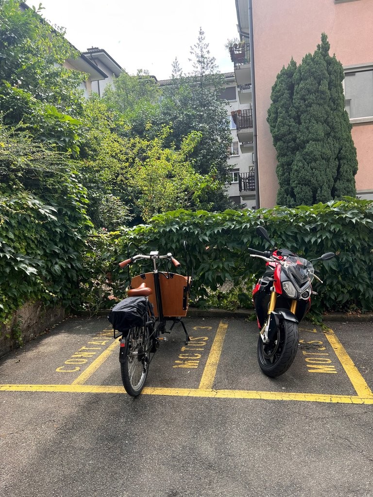 Posto auto coperto per biciclette, foto 1 di 2