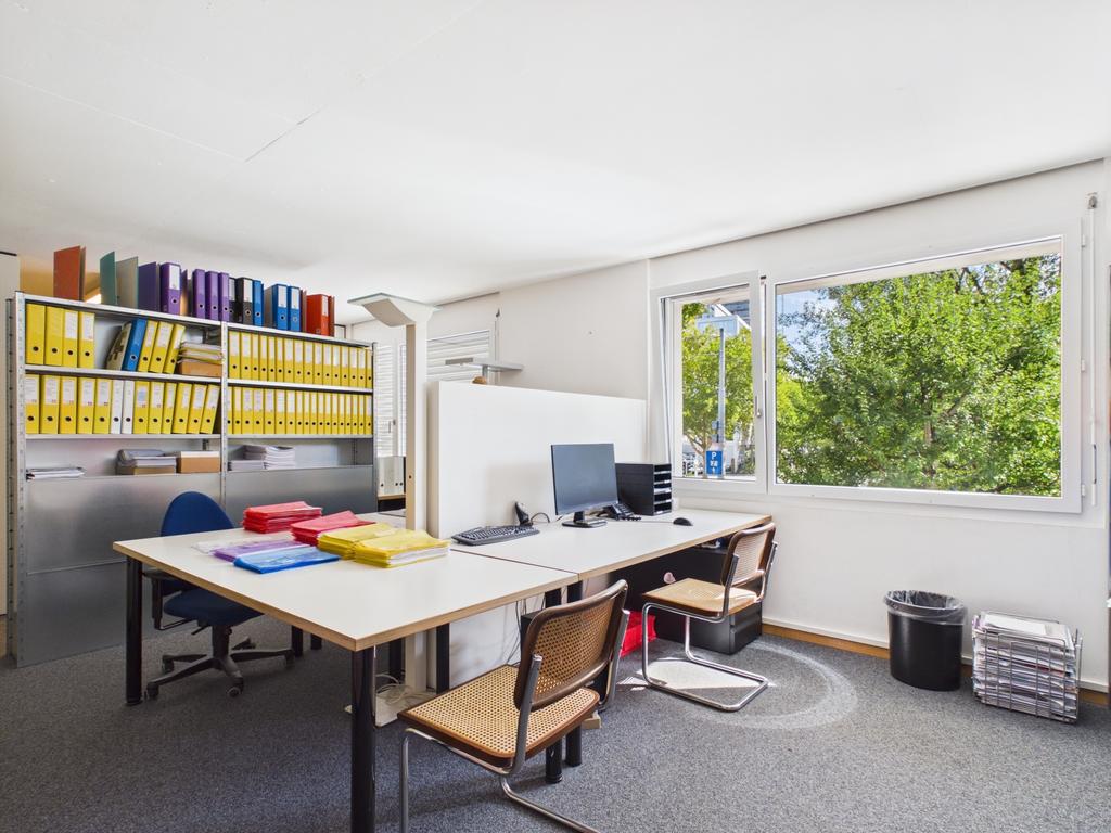190m² office