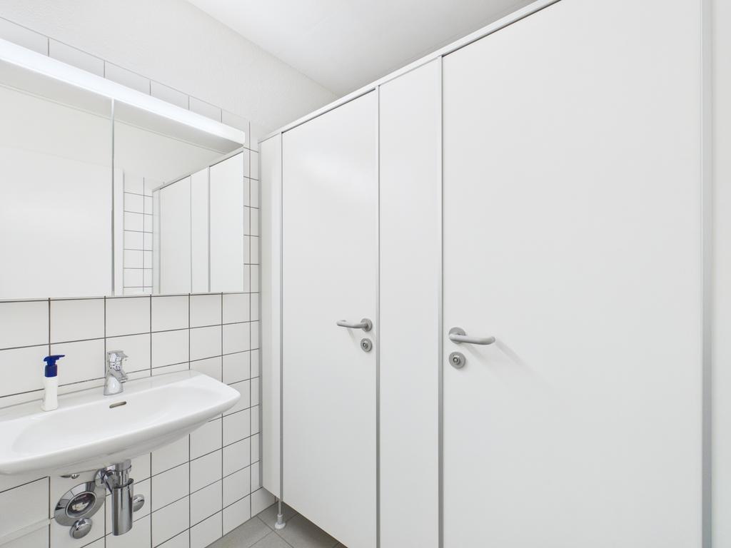 190m² office